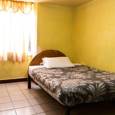 Hostal Carlos Luis Quito Ngoại thất bức ảnh