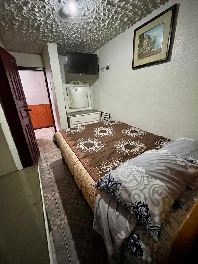 Hostal Carlos Luis Quito Ngoại thất bức ảnh