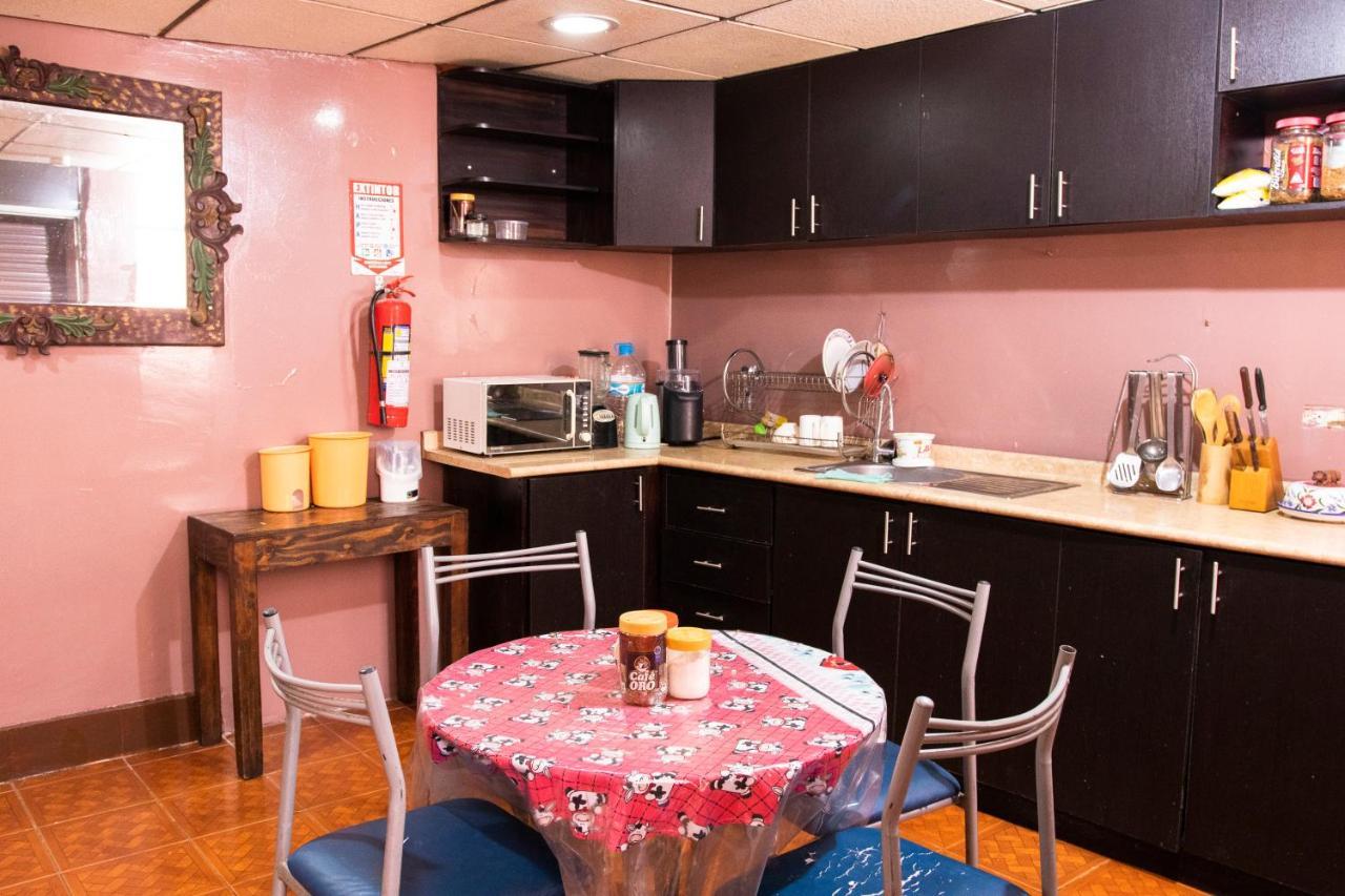 Hostal Carlos Luis Quito Ngoại thất bức ảnh