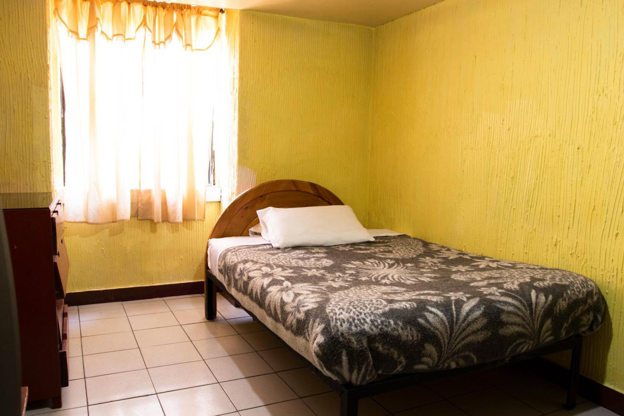 Hostal Carlos Luis Quito Ngoại thất bức ảnh