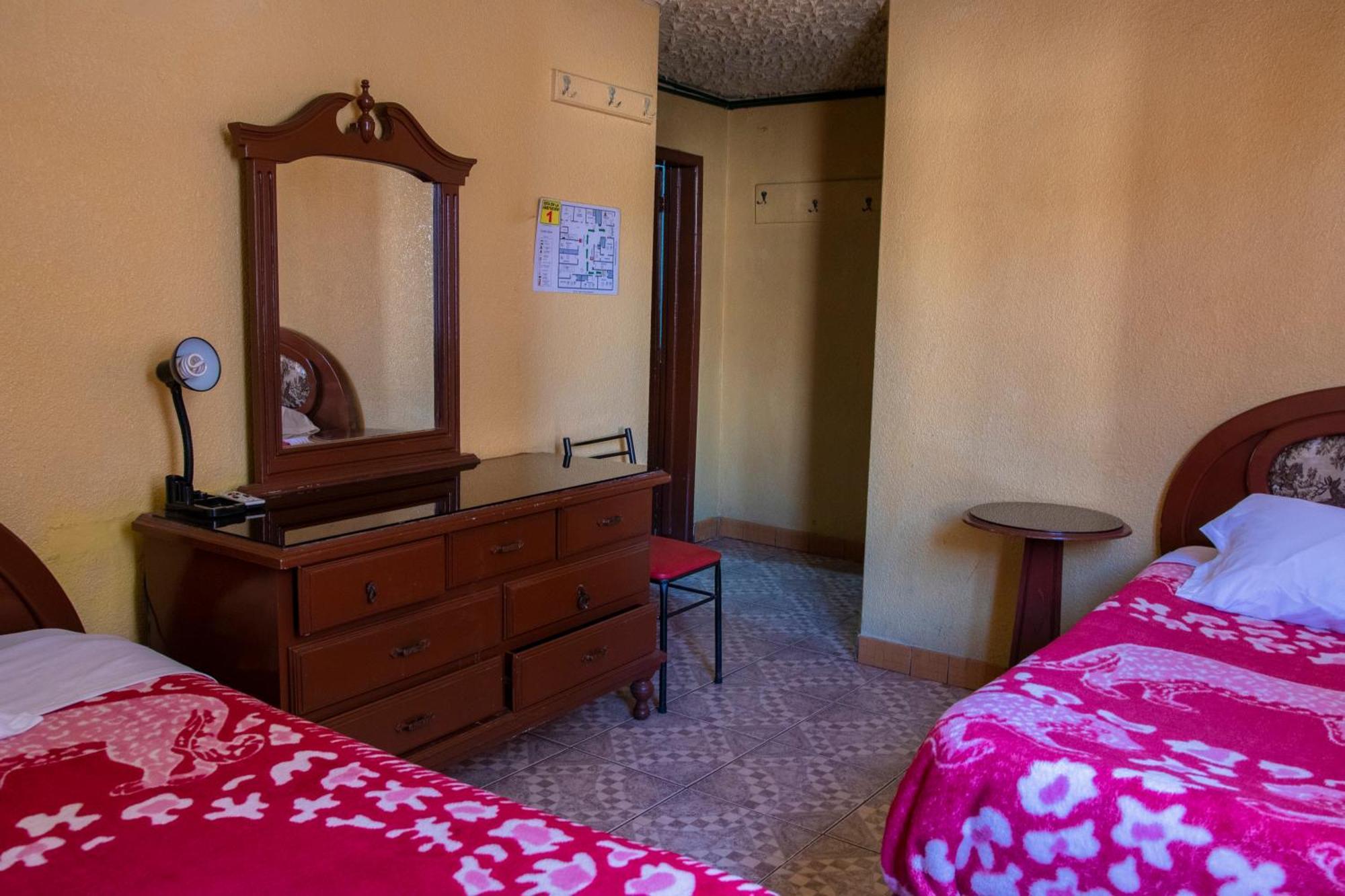 Hostal Carlos Luis Quito Ngoại thất bức ảnh
