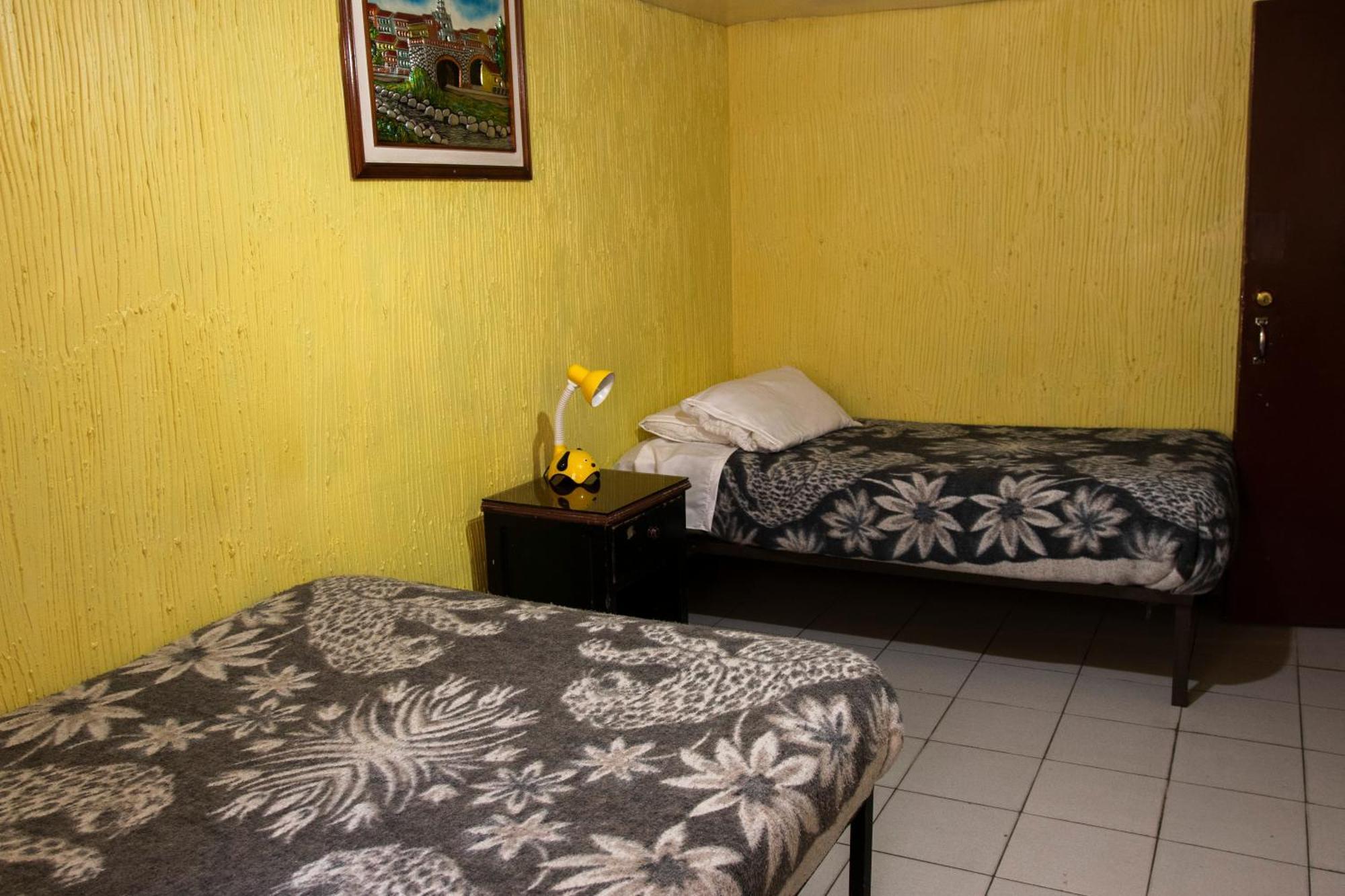 Hostal Carlos Luis Quito Ngoại thất bức ảnh